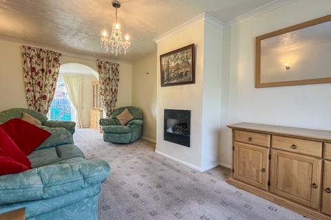 2 bedroom end of terrace house for sale, Hill Crescent, Gainsborough, Lincolnshire, DN21