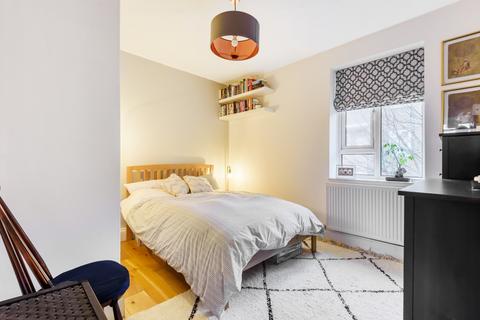 2 bedroom apartment to rent, Goldsmith Road London SE15