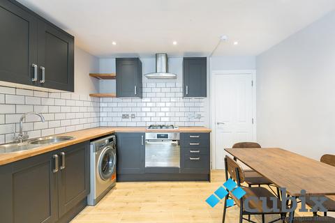 4 bedroom end of terrace house to rent, Brockley Road, London SE4