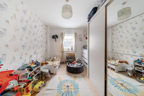 2 bedroom ground floor flat for sale, 8 Thornbury Way London E17