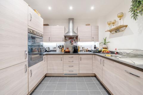 2 bedroom ground floor flat for sale, 8 Thornbury Way London E17