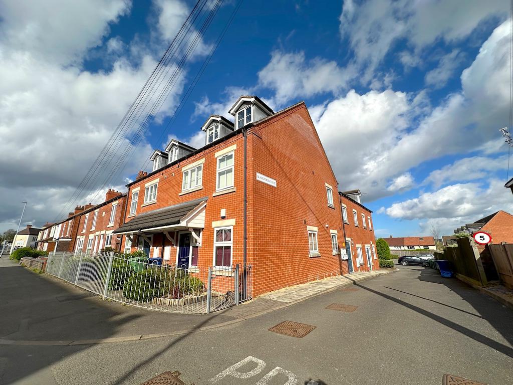 Blackfords Court, Cannock WS11 2 bed flat - £135,000