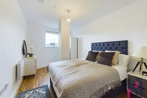 2 bedroom flat to rent, Manchester Waters, 5 Pomona Strand, Old Trafford, M16