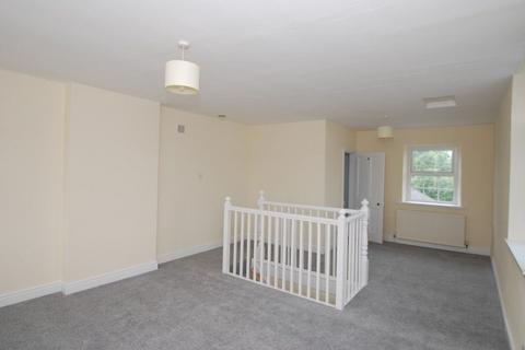 2 bedroom detached house to rent, Towngate, Thurlstone, Sheffield, S36 9RH