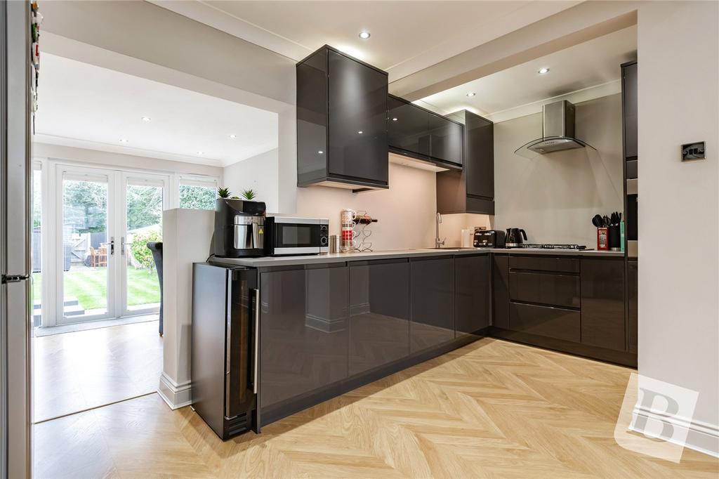 Road, Hornchurch, RM11 2 bed terraced house for sale £425,000