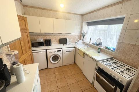 2 bedroom flat for sale, Grove Road West, EN3