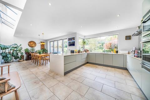 6 Lower Camden, Chislehurst, BR7 5HX