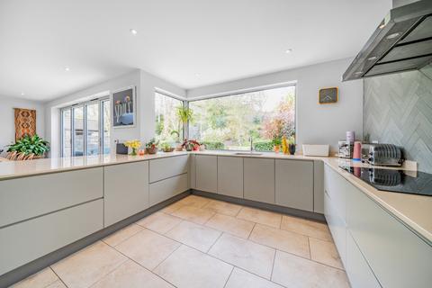 6 Lower Camden, Chislehurst, BR7 5HX