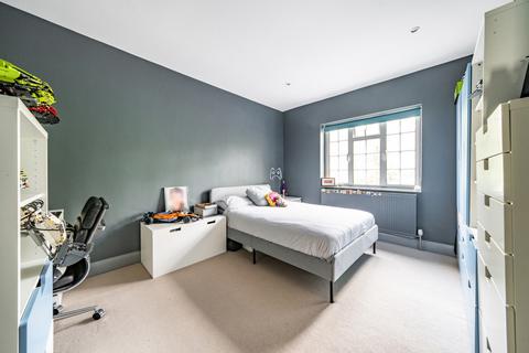 6 Lower Camden, Chislehurst, BR7 5HX