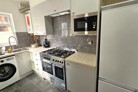 4 bedroom terraced house to rent, Oaklands Grove, London W12