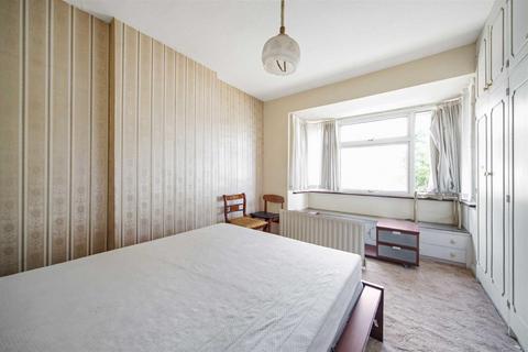 3 bedroom terraced house for sale, Abercarin Road, SW16