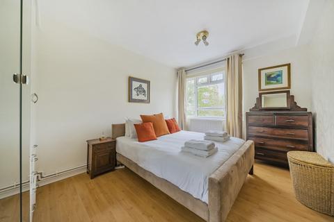 2 bedroom flat to rent, Albert Drive London SW19