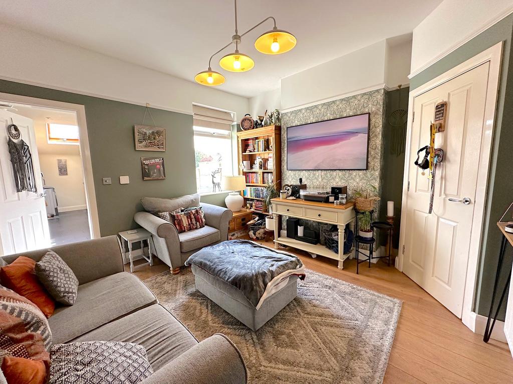 Wolverhampton Road, Cannock WS11 3 bed semidetached house for sale £
