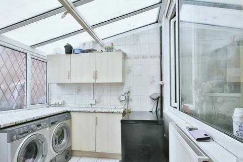 2 bedroom semi-detached bungalow for sale, Sutton Road, Hull, HU8 0HU