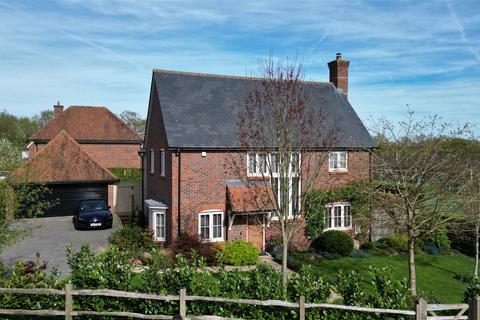 4 bedroom detached house for sale, Available with No Onward Chain in Etchingham