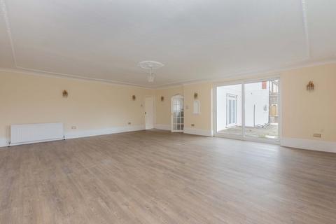 6 bedroom detached house for sale, London Road, Langley SL3