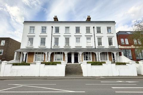 1 bedroom flat to rent, East Street, Farnham