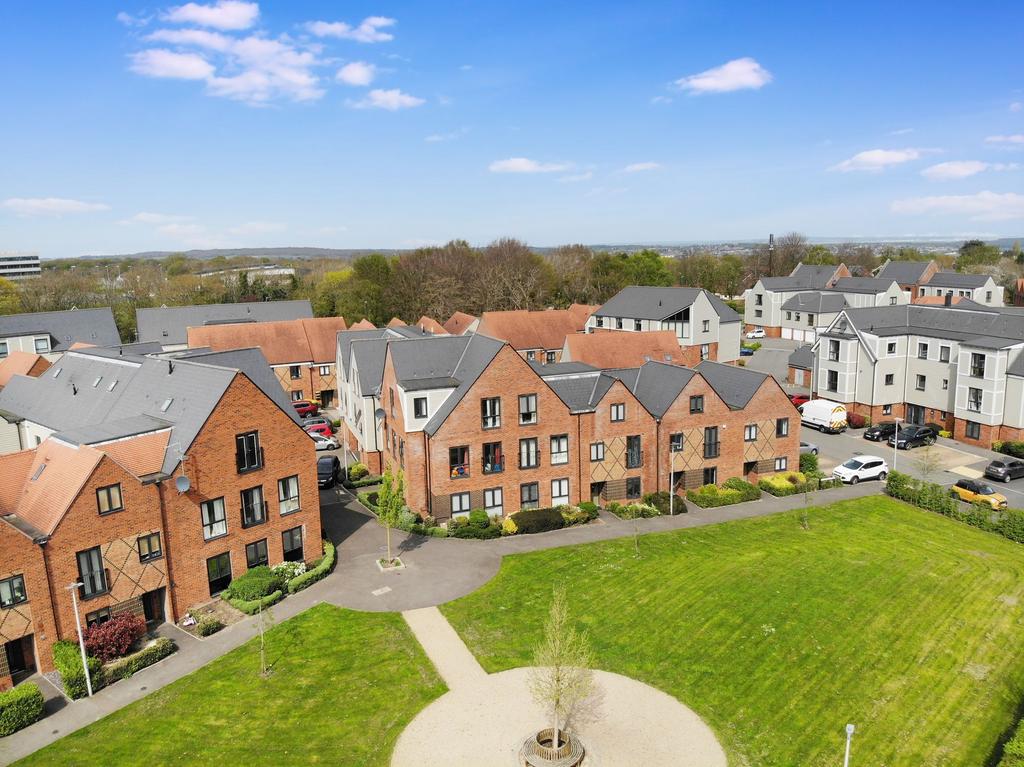 Dakota Drive, Chatham ME4 2 bed apartment for sale £260,000