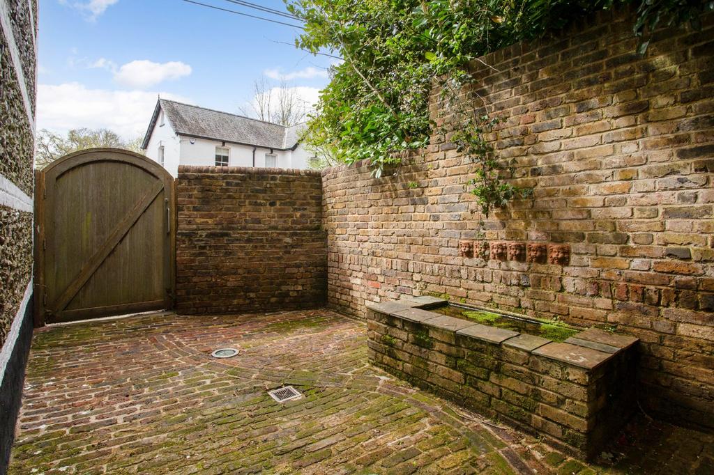 Entrance Courtyard