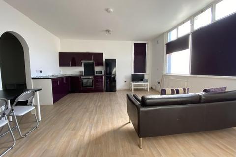 2 bedroom flat to rent, Martyrs' Field Road