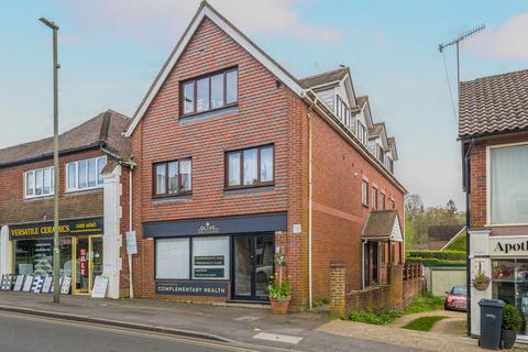 2 bedroom flat for sale, Wey Hill, Haslemere, Surrey, GU27