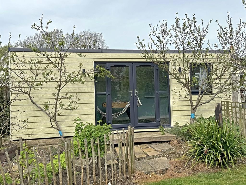 Garden room adjusted