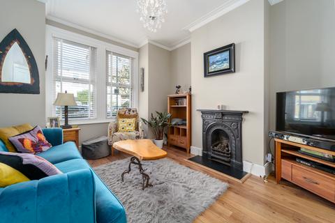 62 Darwin Road, London, W5 4BH