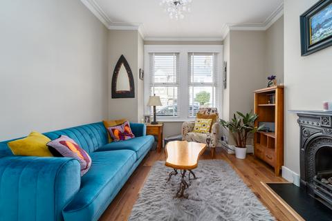 62 Darwin Road, London, W5 4BH