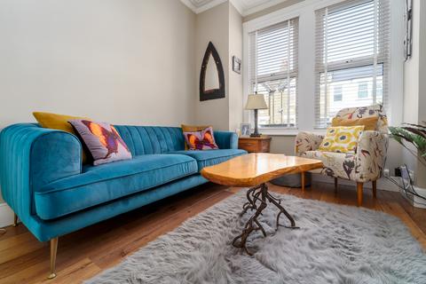 62 Darwin Road, London, W5 4BH