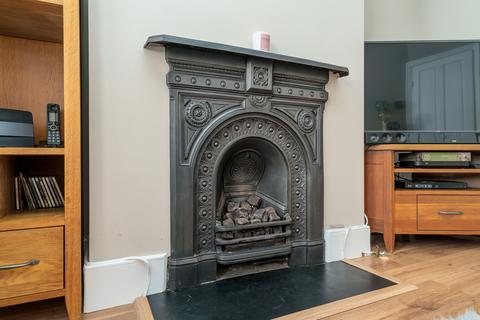 62 Darwin Road, London, W5 4BH