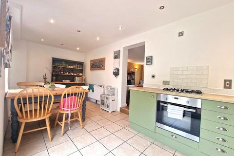 3 bedroom end of terrace house for sale, Norwich Road, Chedgrave