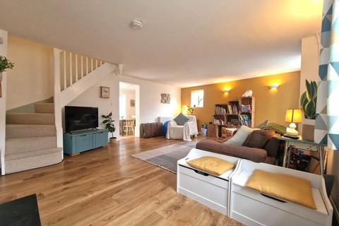 3 bedroom end of terrace house for sale, Norwich Road, Chedgrave