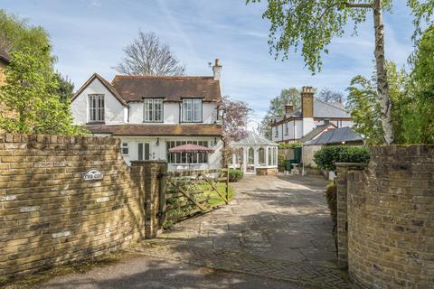 3 bedroom detached house for sale, Mervyn Road, Shepperton, TW17