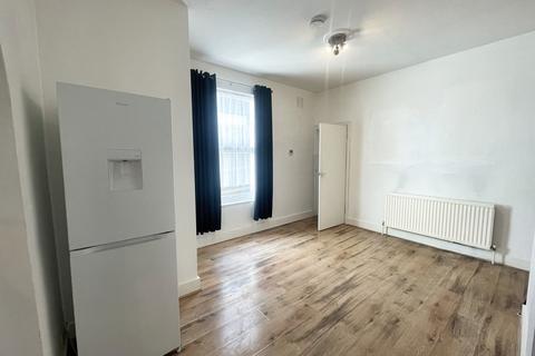 1 bedroom ground floor flat to rent, 186 Eastern Esplanade, Southend On Sea SS1