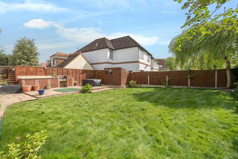 4 bedroom semi-detached house for sale, Moorhayes Drive, Laleham, Staines-Upon-Thames, TW18