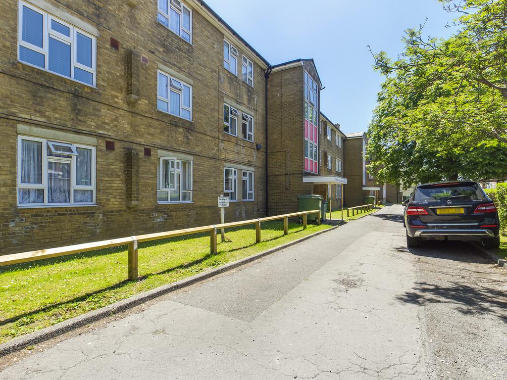 Dover Road, Folkestone, Kent 2 bed ground floor flat for sale £160,000