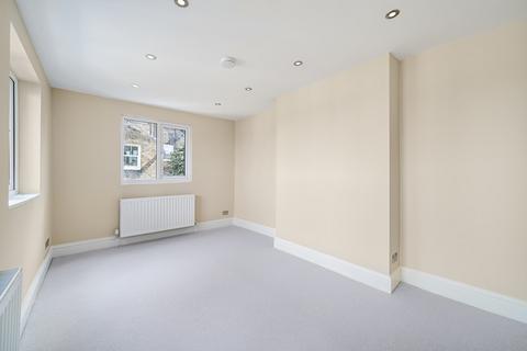 2 bedroom apartment to rent, Fulham Palace Road, Fulham