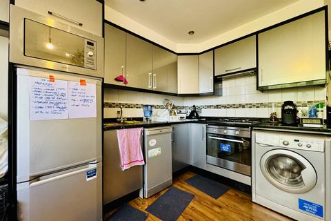 1 bedroom apartment to rent, St. Johns Road, Isleworth, TW7