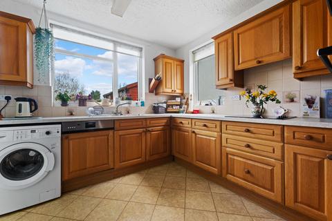 24 Anglesey Gardens, Carshalton, SM5 3JE