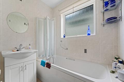 24 Anglesey Gardens, Carshalton, SM5 3JE