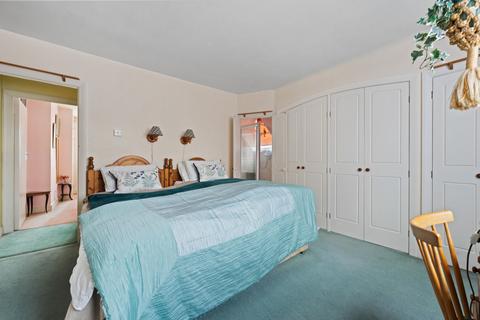 24 Anglesey Gardens, Carshalton, SM5 3JE