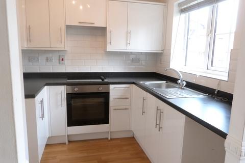 2 bedroom terraced house to rent, Pippen Field, Worcester