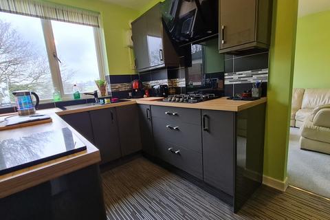 3 bedroom apartment to rent, Foxhill Court, Leeds LS16