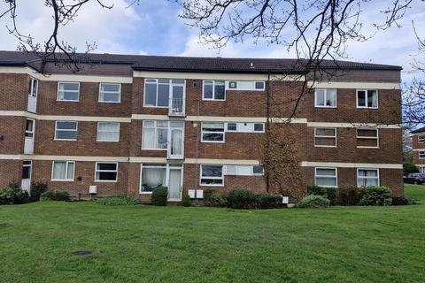 3 bedroom apartment to rent, Foxhill Court, Leeds LS16