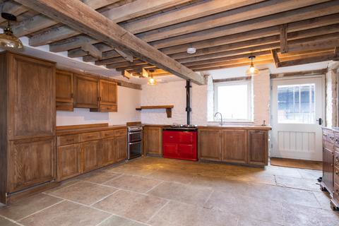 5 bedroom detached house to rent, Avening, Tetbury, Gloucestershire