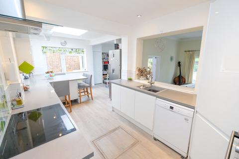 17 Yeovil Close, Orpington, BR6 8BT