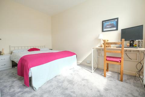 17 Yeovil Close, Orpington, BR6 8BT
