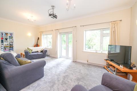 17 Yeovil Close, Orpington, BR6 8BT