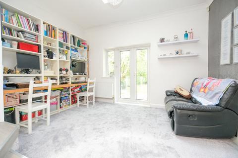 17 Yeovil Close, Orpington, BR6 8BT