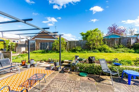 21 Boughton Drive, Rushden, NN10 9HX